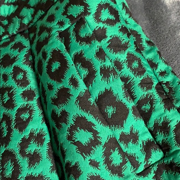 Women’s Banana Republic kelley green leopard print skirt - Picture 2 of 8